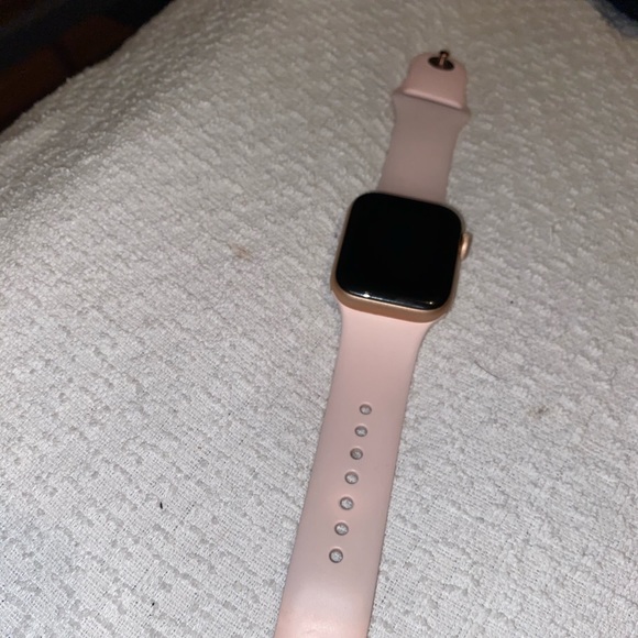 Apple Watch series 4, 40 MM - Picture 2 of 2